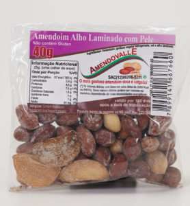 Amendoim com pele salgado com alho laminado 40g