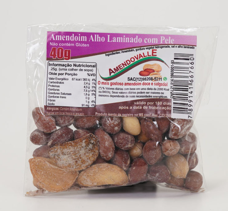 Amendoim com pele salgado com alho laminado 40g